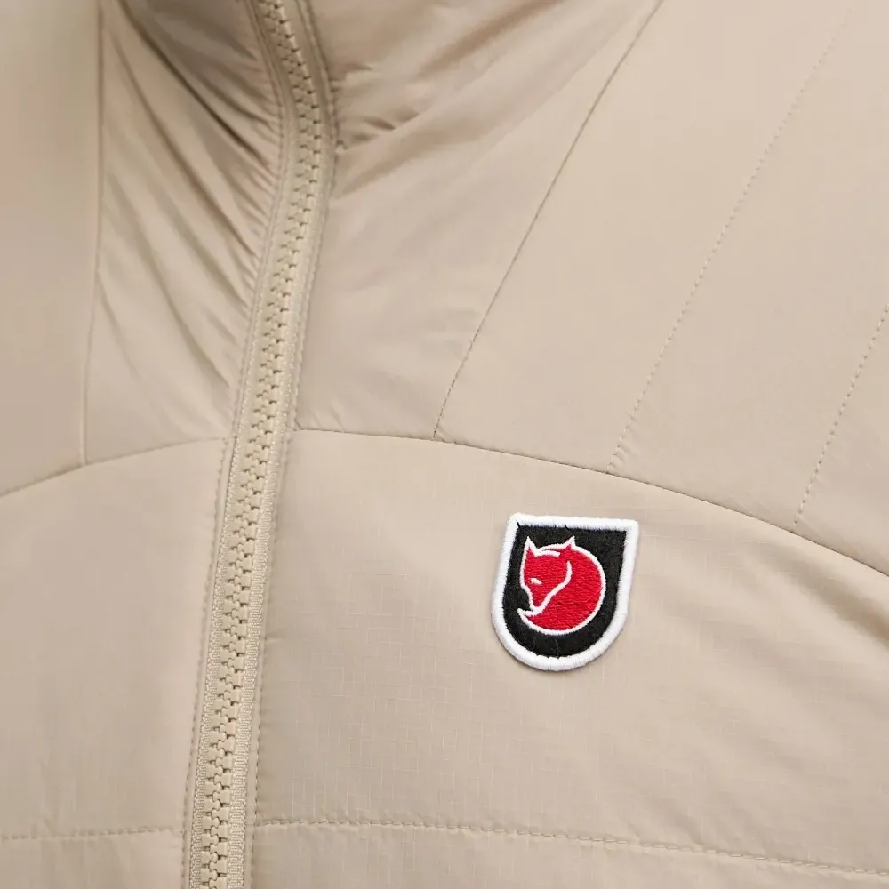 Стёганая куртка с нашивкой-логотипом Стёганая куртка с нашивкой-логотипом