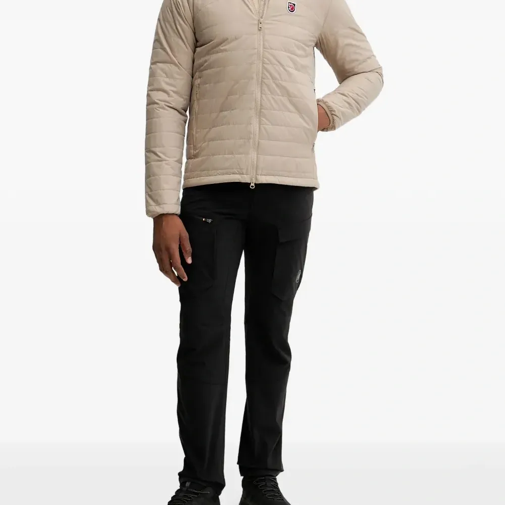 Стёганая куртка с нашивкой-логотипом Стёганая куртка с нашивкой-логотипом