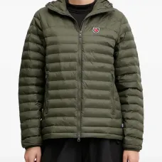 Стеганая куртка с капюшоном Стеганая куртка с капюшоном
