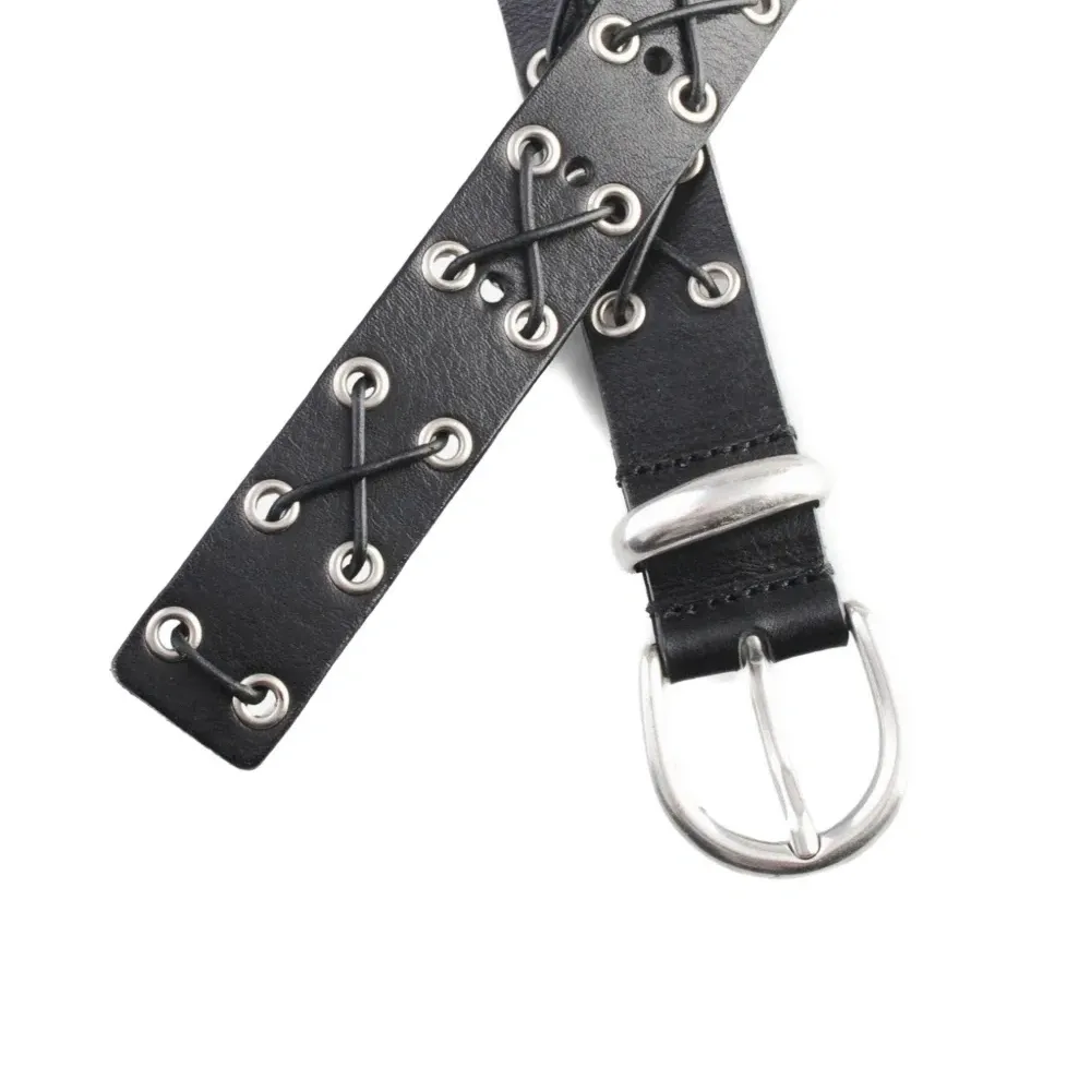 Кожаный ремень с люверсами