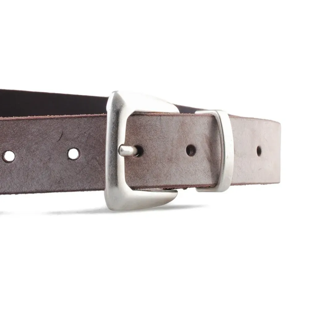 Кожаный ремень с пряжкой