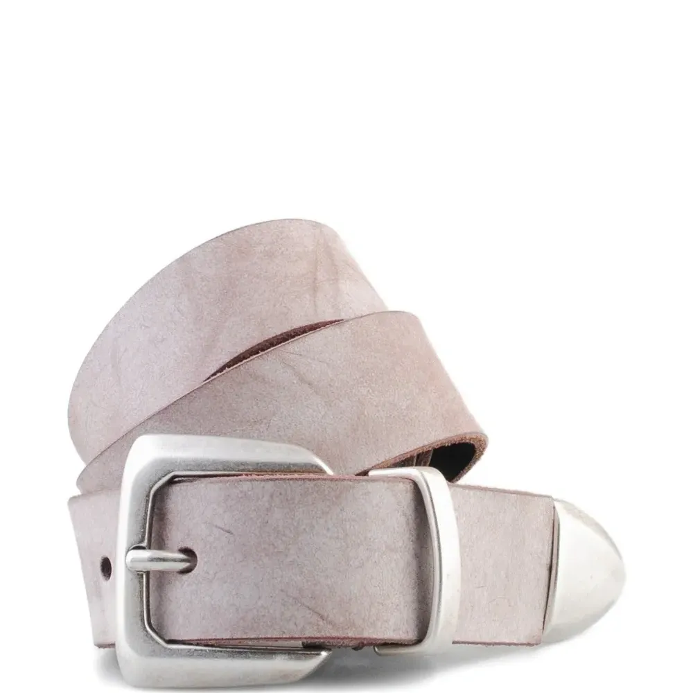 Кожаный ремень с пряжкой