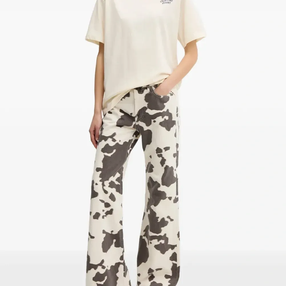 Джинсы с анималистичным принтом