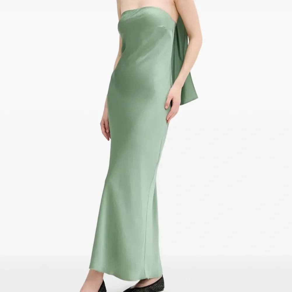 Макси-платье без бретелек с отделкой в виде шарфа Макси-платье без бретелек с отделкой в виде шарфа