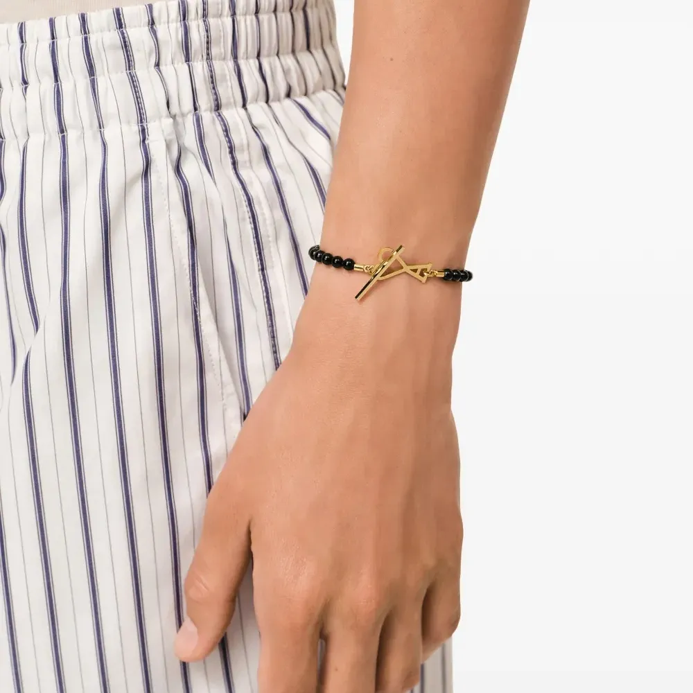 Браслет с бусинами и застежкой в форме сердца