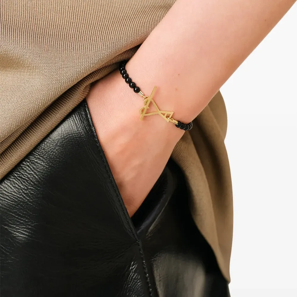 Браслет с бусинами и застежкой в форме сердца