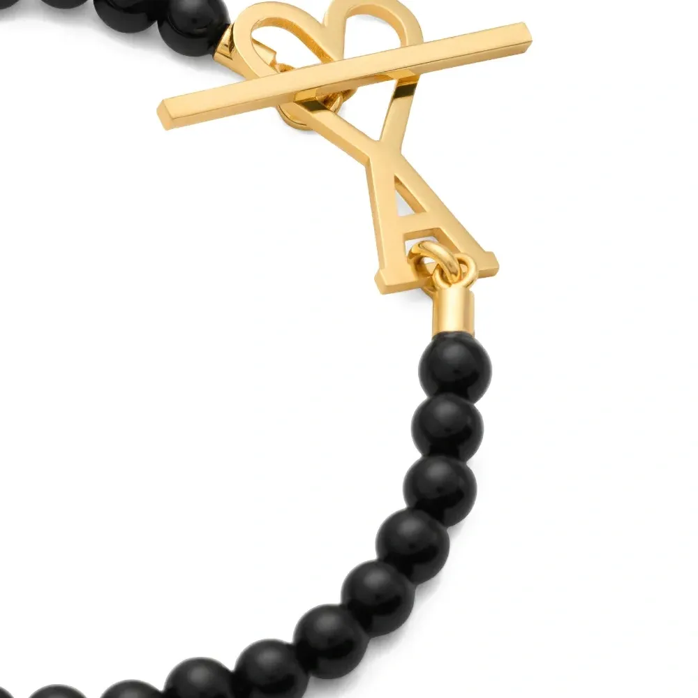 Браслет с бусинами и застежкой в форме сердца