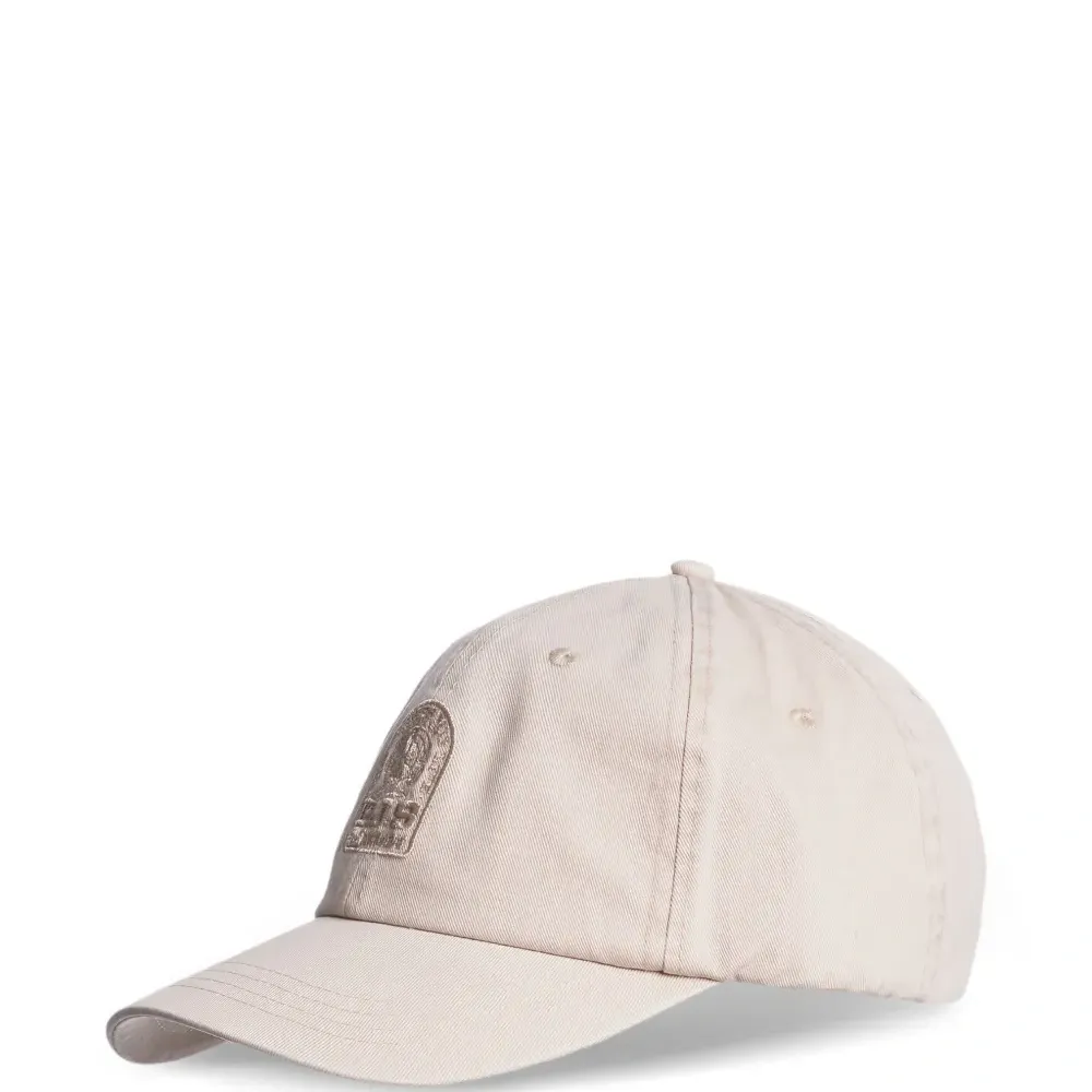 Бейсболка с вышитым логотипом