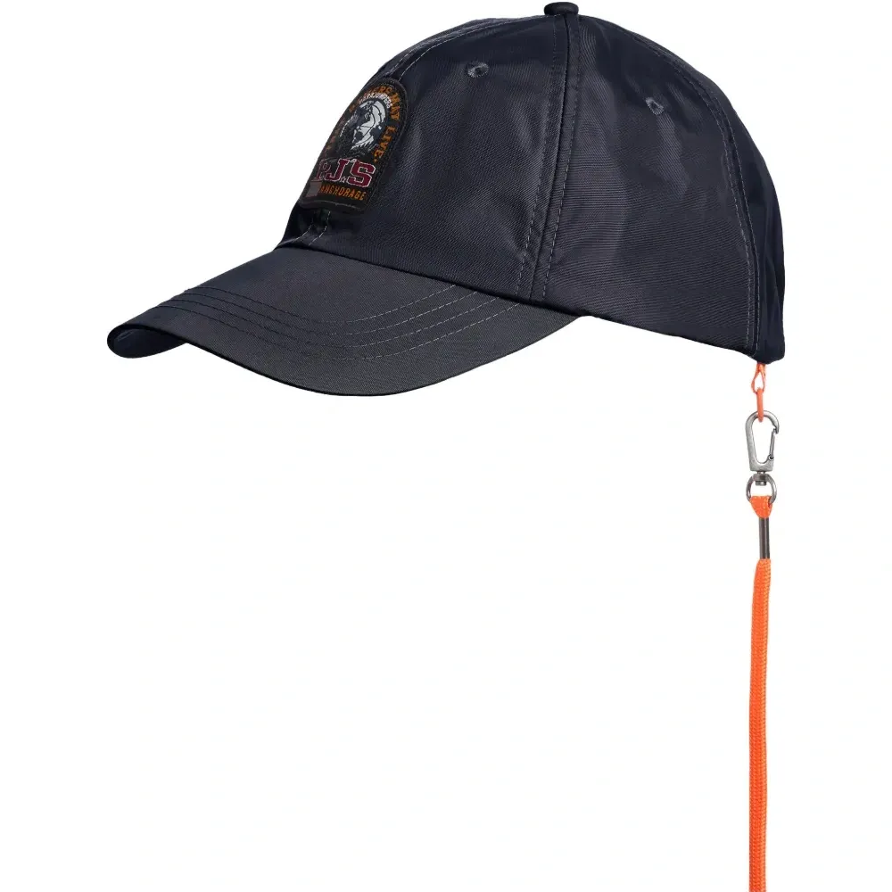 Бейсболка с ланъярдом и нашивкой-логотипом