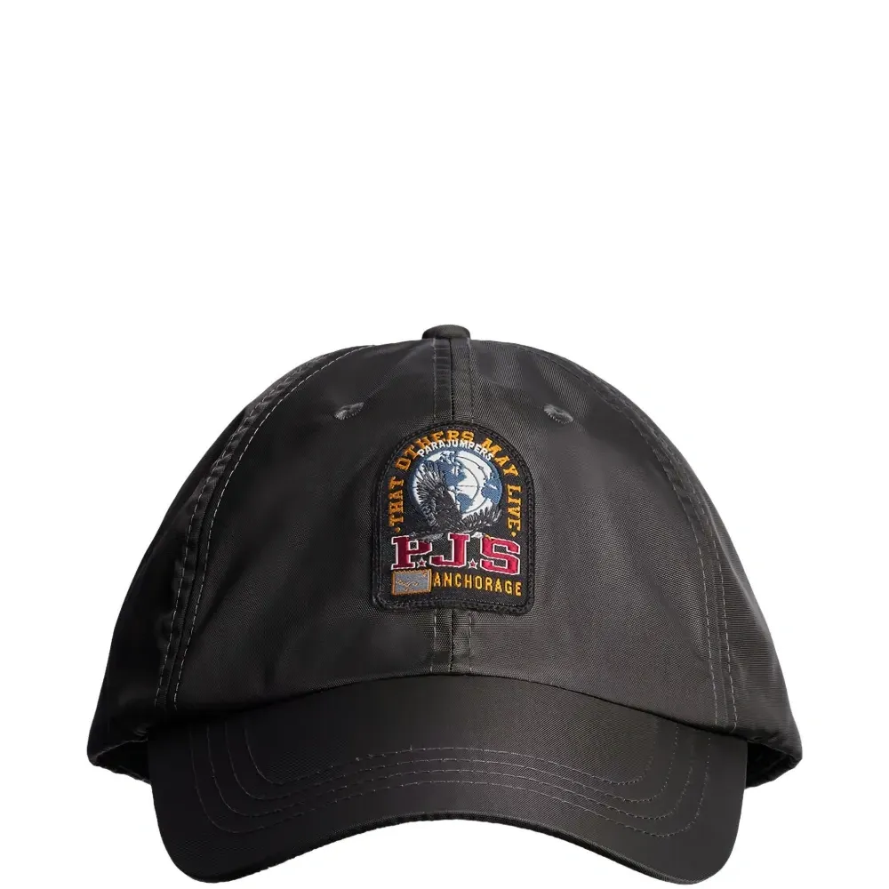 Бейсболка с нашивкой-логотипом