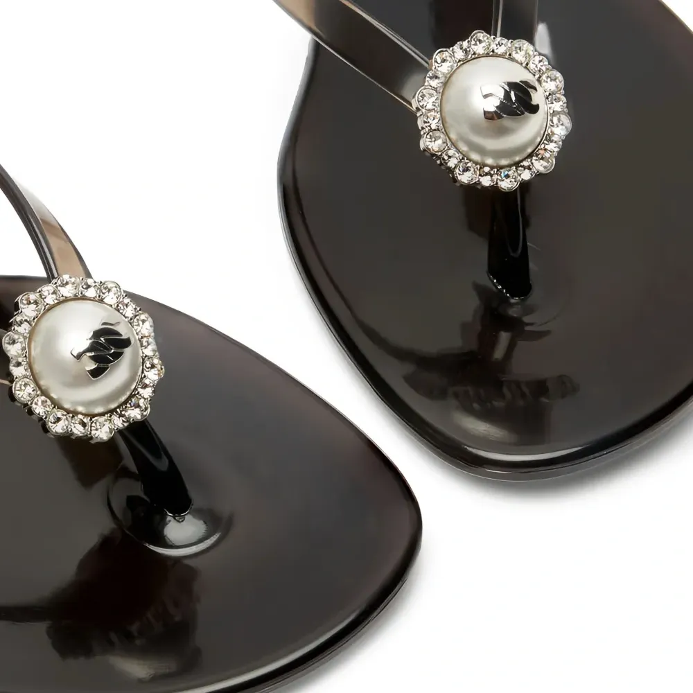 Шлепанцы с искусственным жемчугом