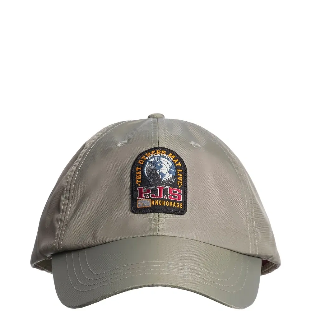 Бейсболка с нашивкой-логотипом