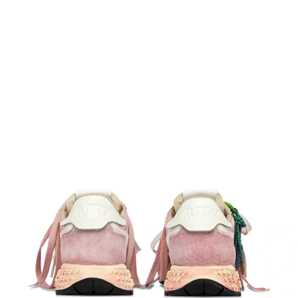 Кроссовки с декоративным элементом