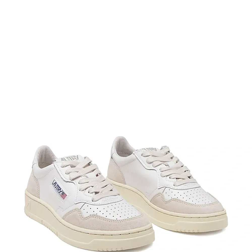 Кроссовки с перфорацией