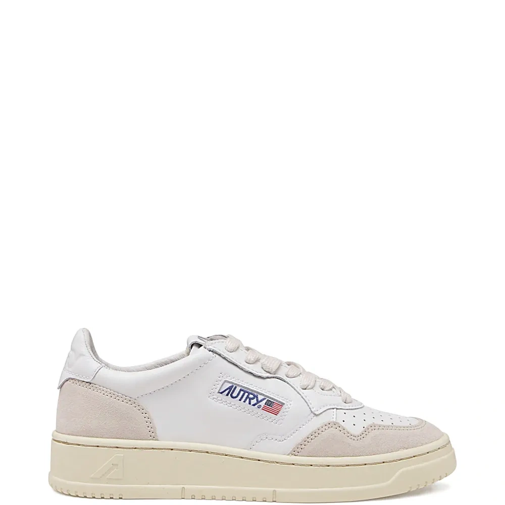 Кроссовки с перфорацией