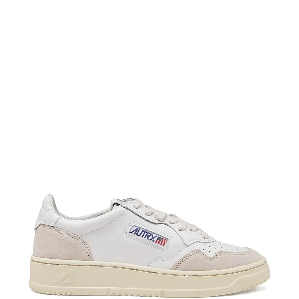 Кроссовки с перфорацией