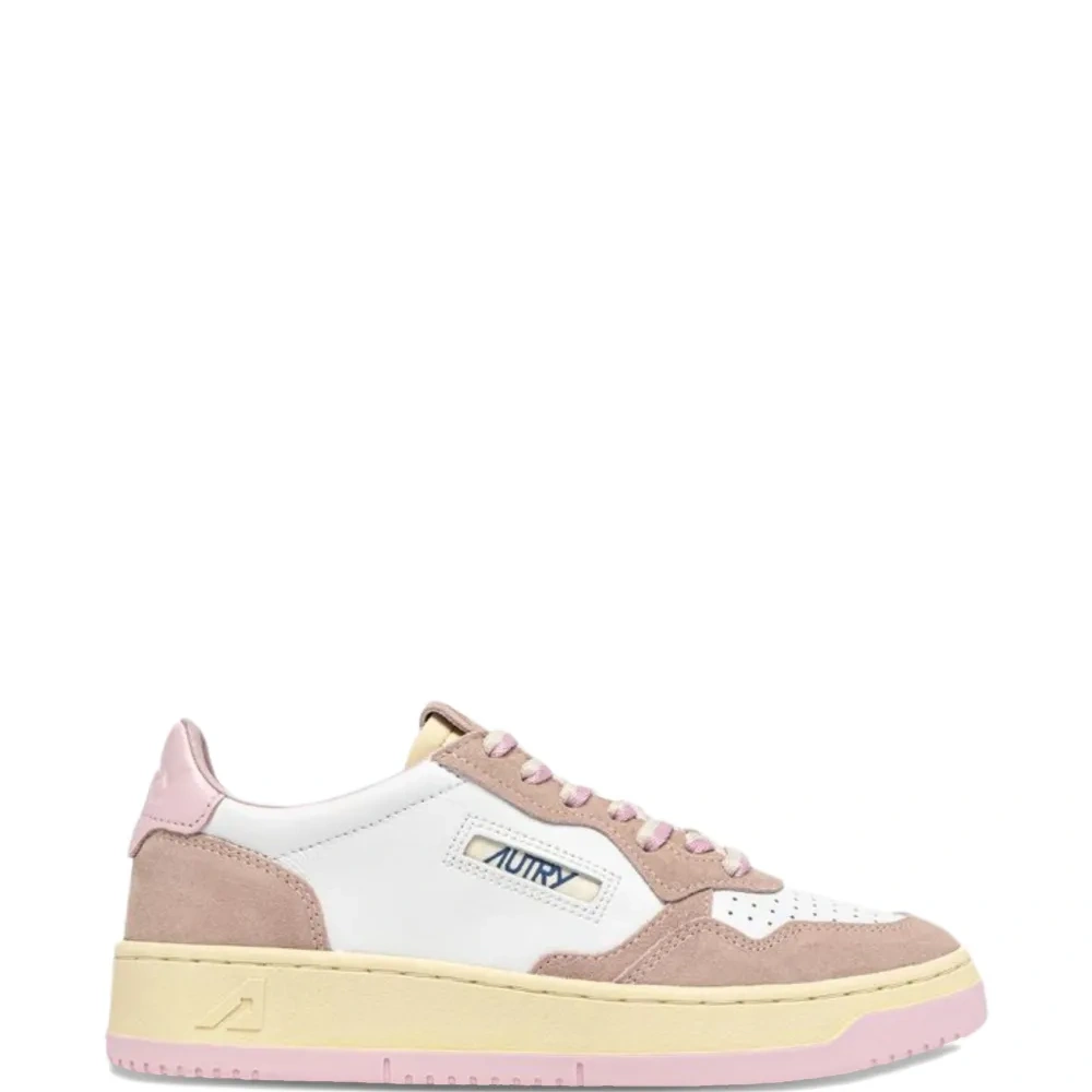 Кроссовки с перфорацией