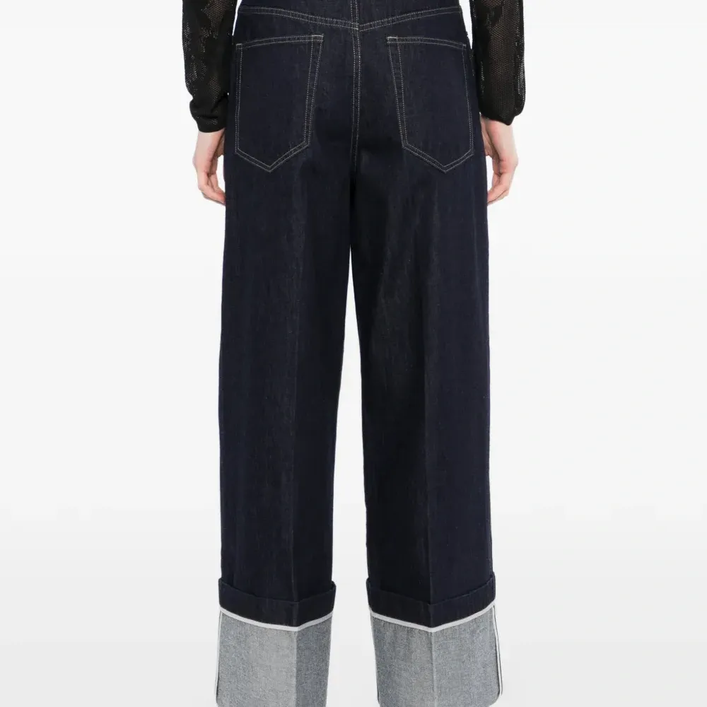 Прямые джинсы