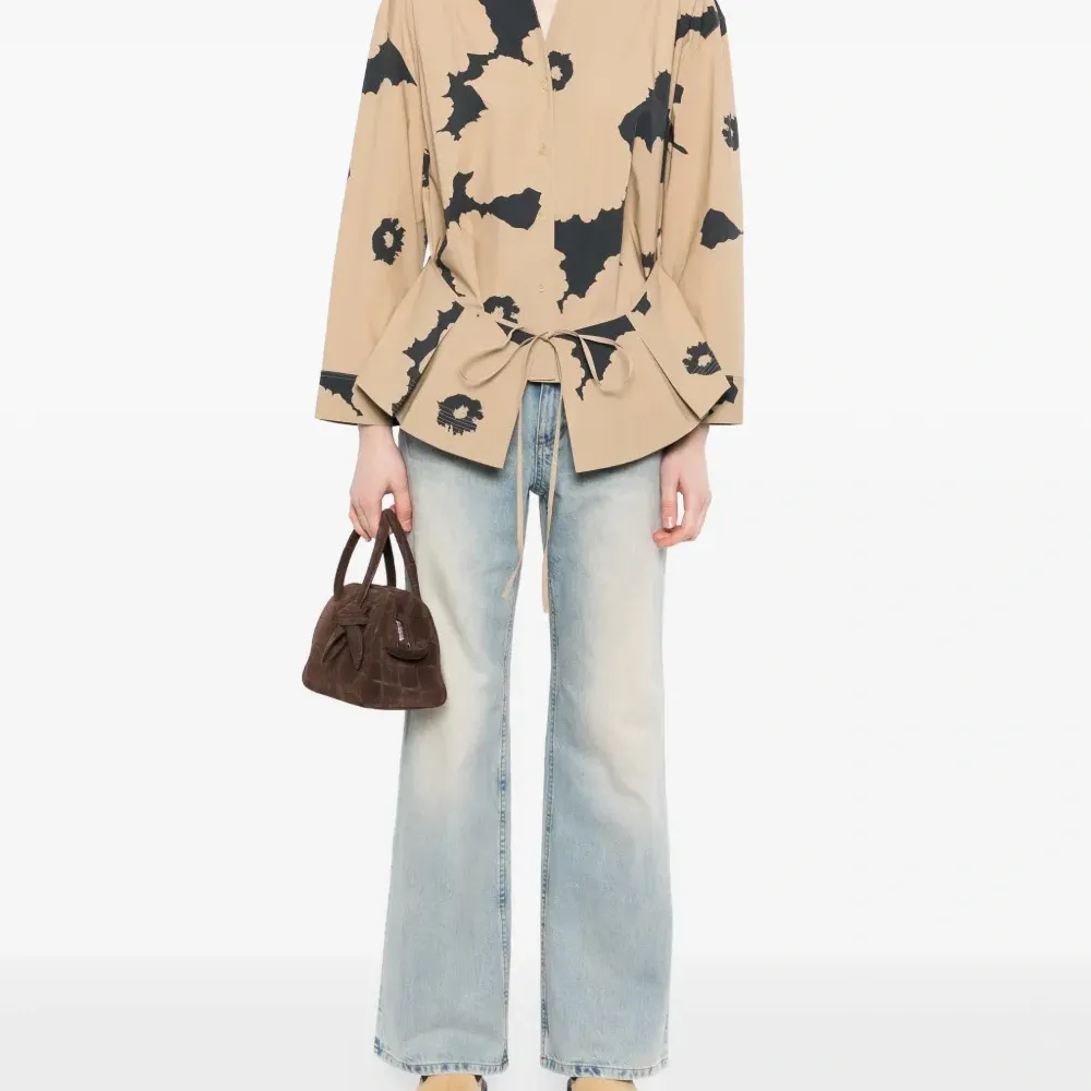 Прямые джинсы