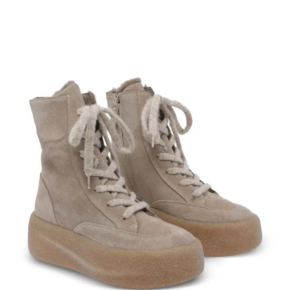 Ботинки на шнуровке с круглым носком