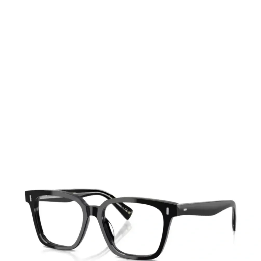 Очки в квадратной оправе