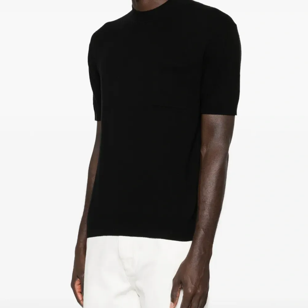 Футболка с нагрудным карманом