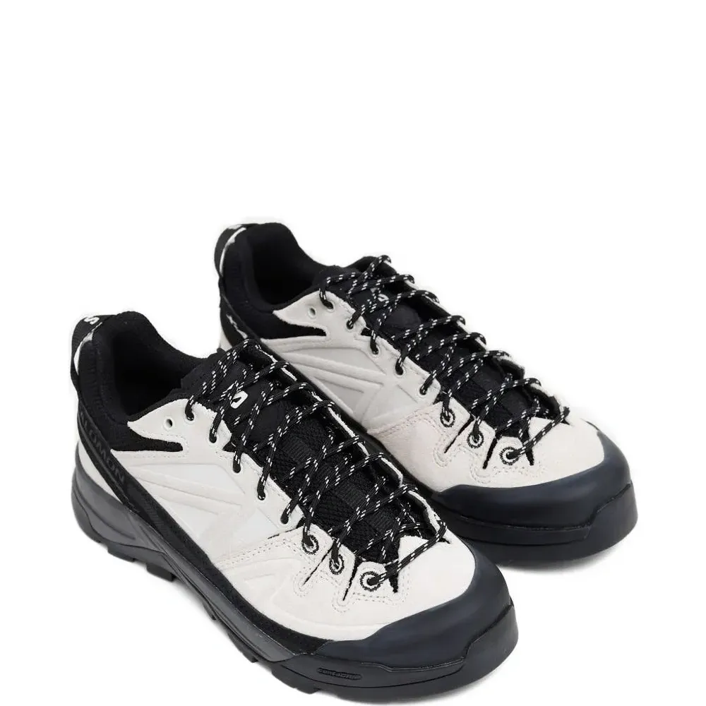 Кроссовки с прочной системой быстрой шнуровки