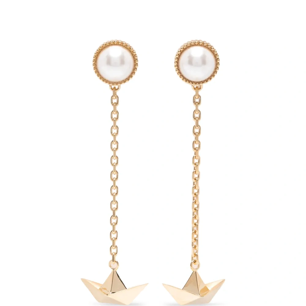 Серьги в виде бумажных корабликов с украшением из жемчуга