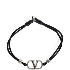 Браслет с металлическим логотипом Браслет с металлическим логотипом