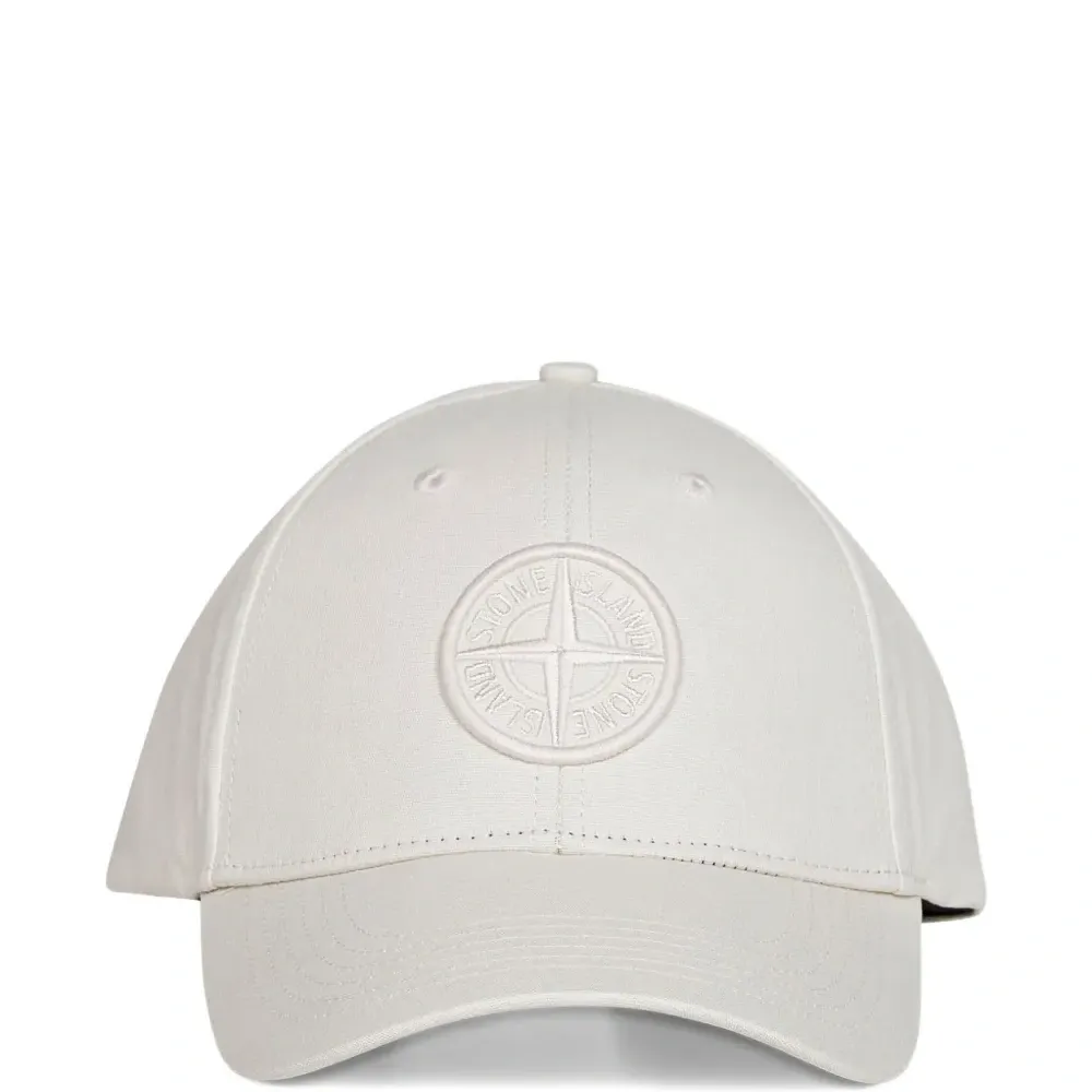 Бейсболка с тиснённым логотипом