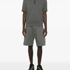 Шорты с накладными карманами