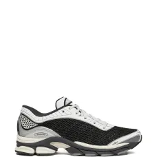 Кроссовки с логотипом