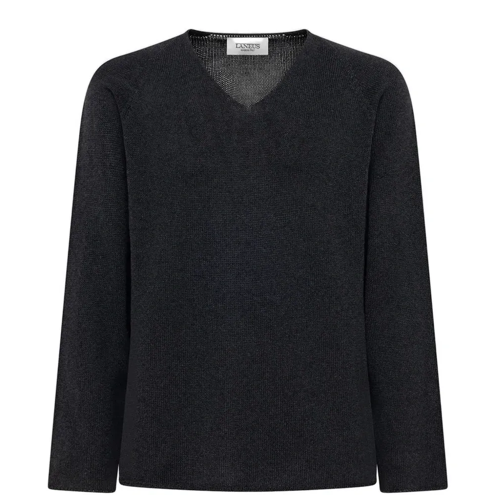 Джемпер с V-образным вырезом