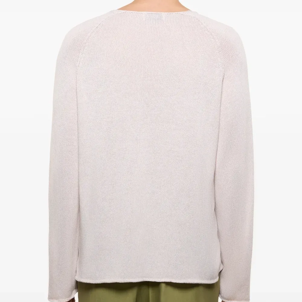 Джемпер с V-образным вырезом