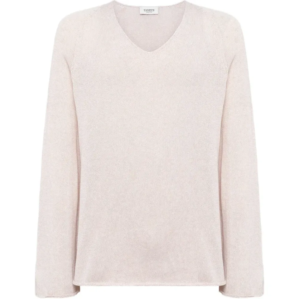 Джемпер с V-образным вырезом