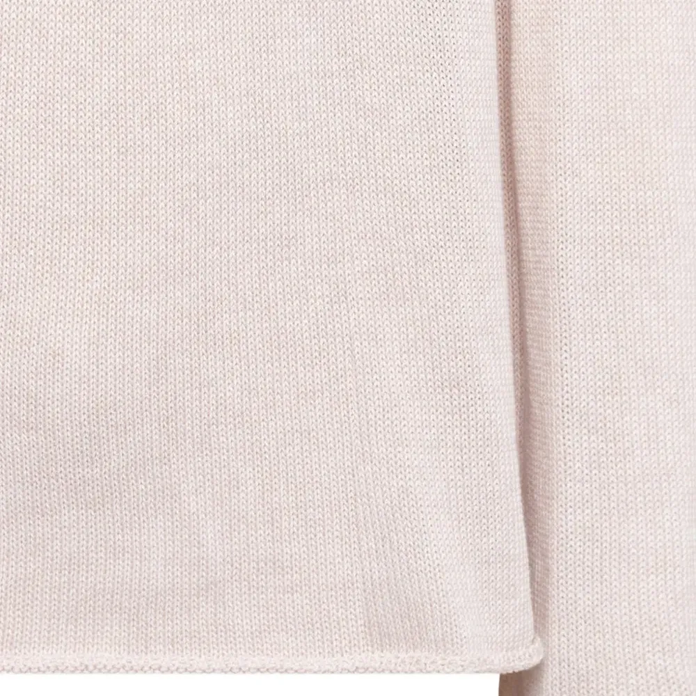 Джемпер с V-образным вырезом