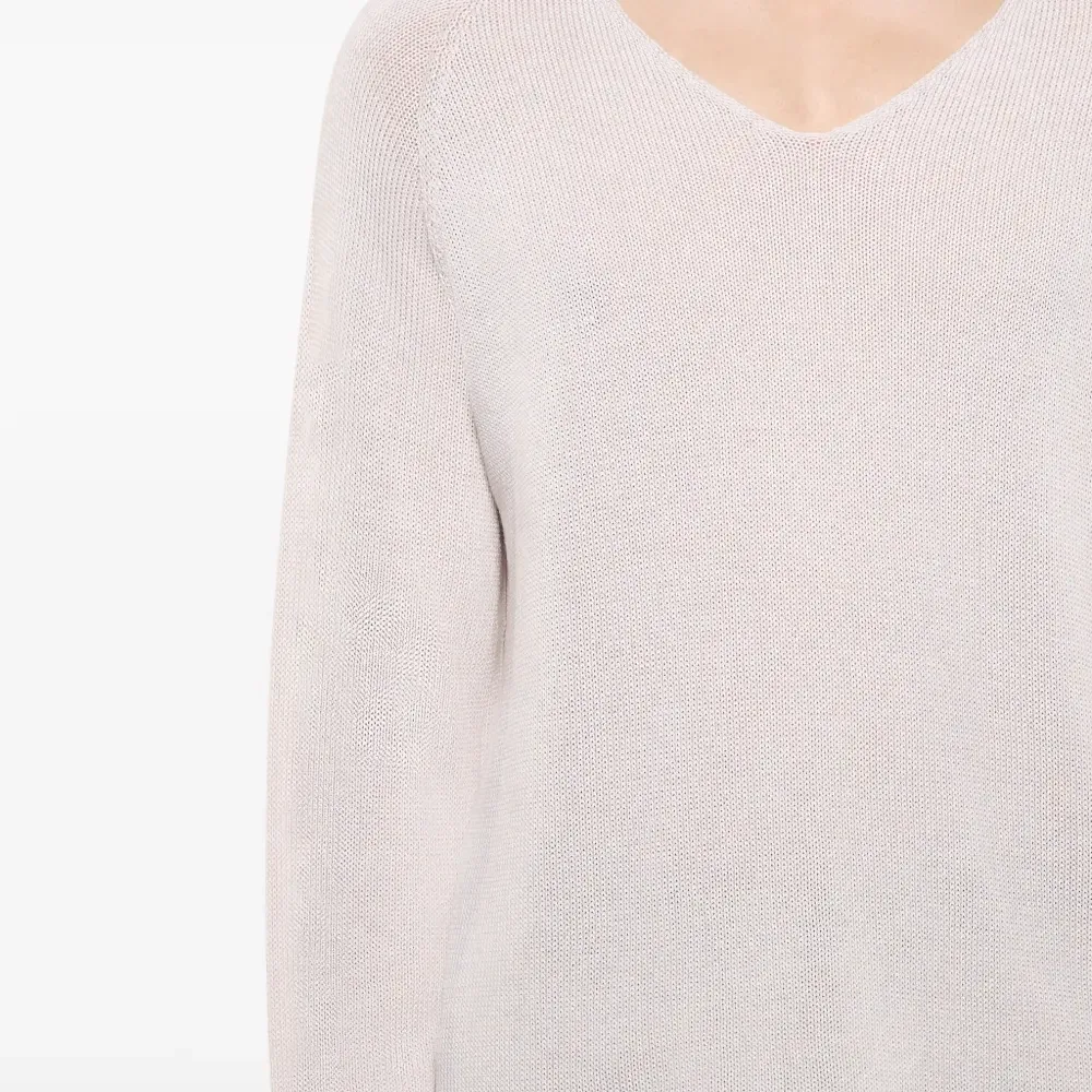 Джемпер с V-образным вырезом