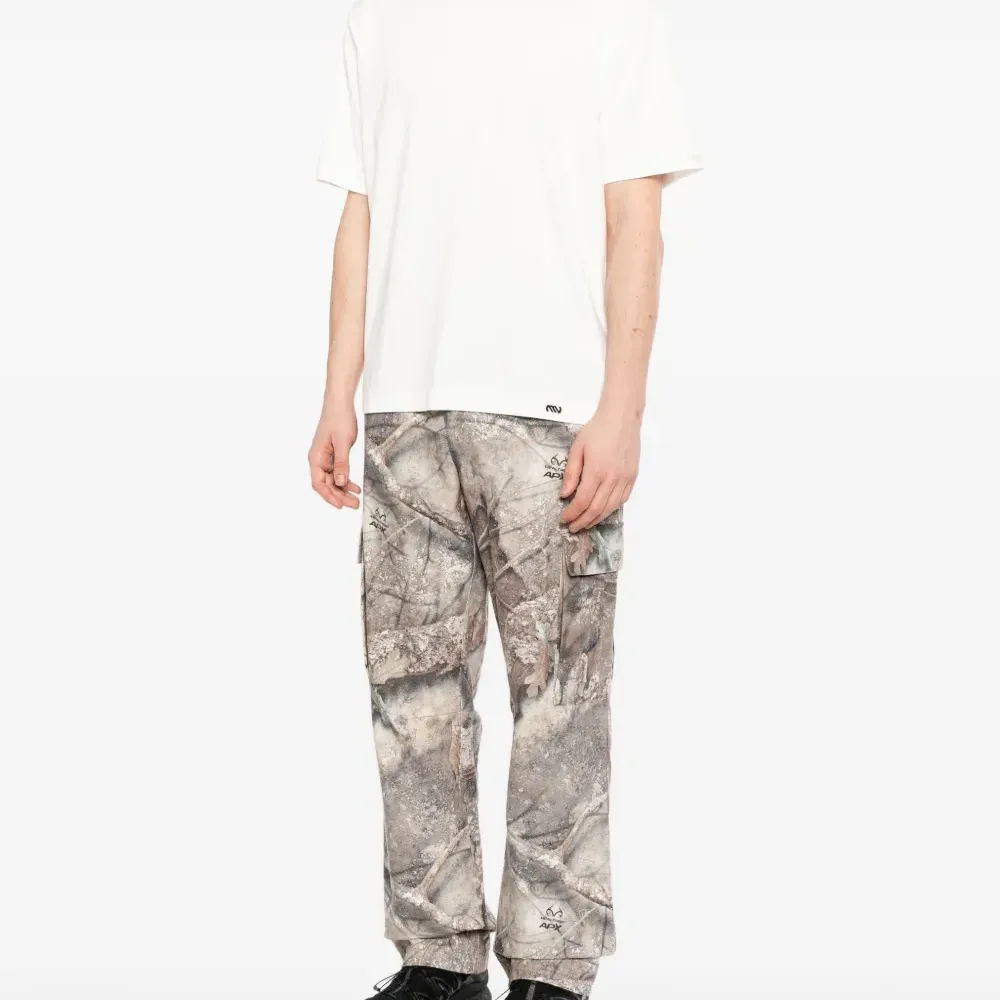 Футболка с круглым вырезом и принтом-логотипом