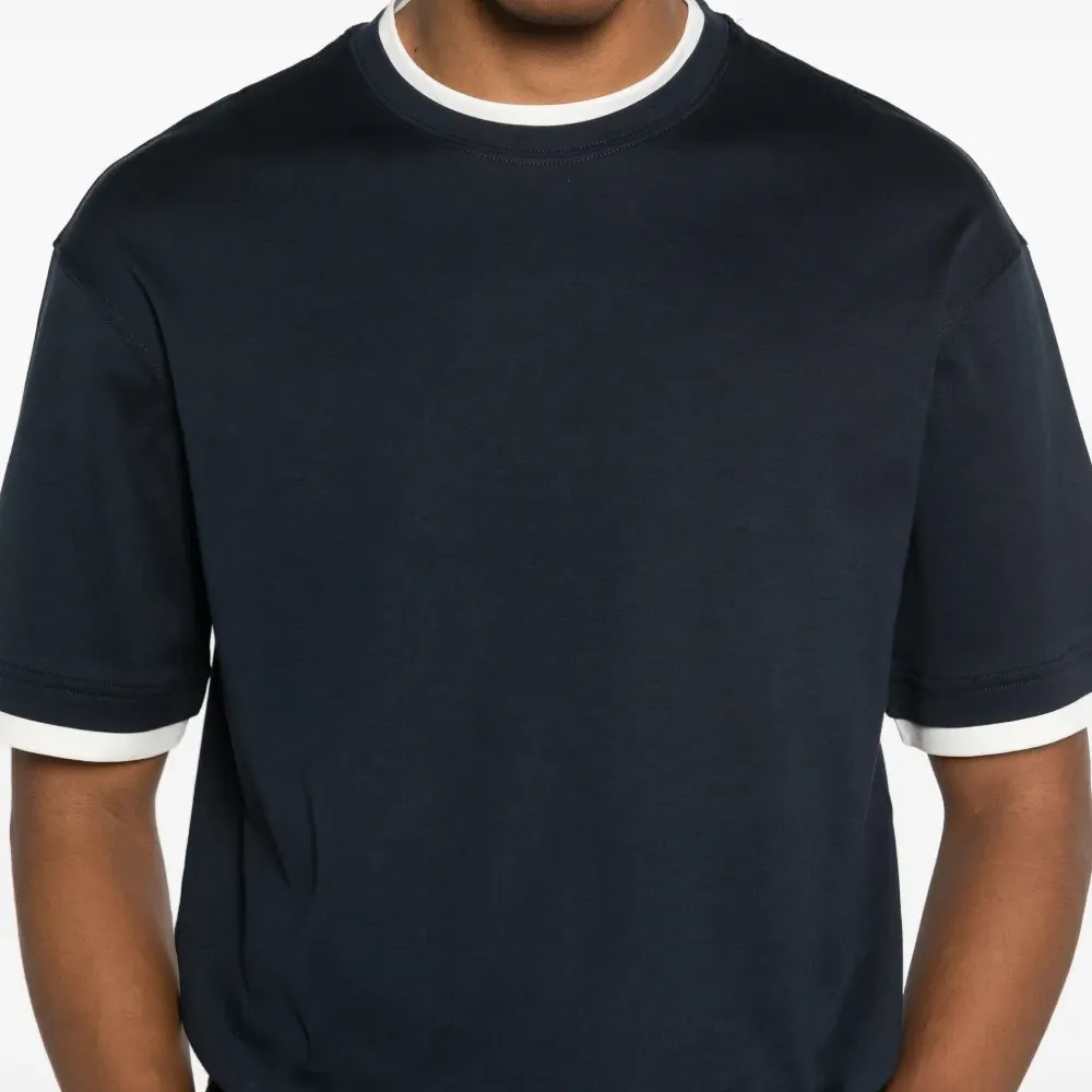 Футболка с контрастной отделкой