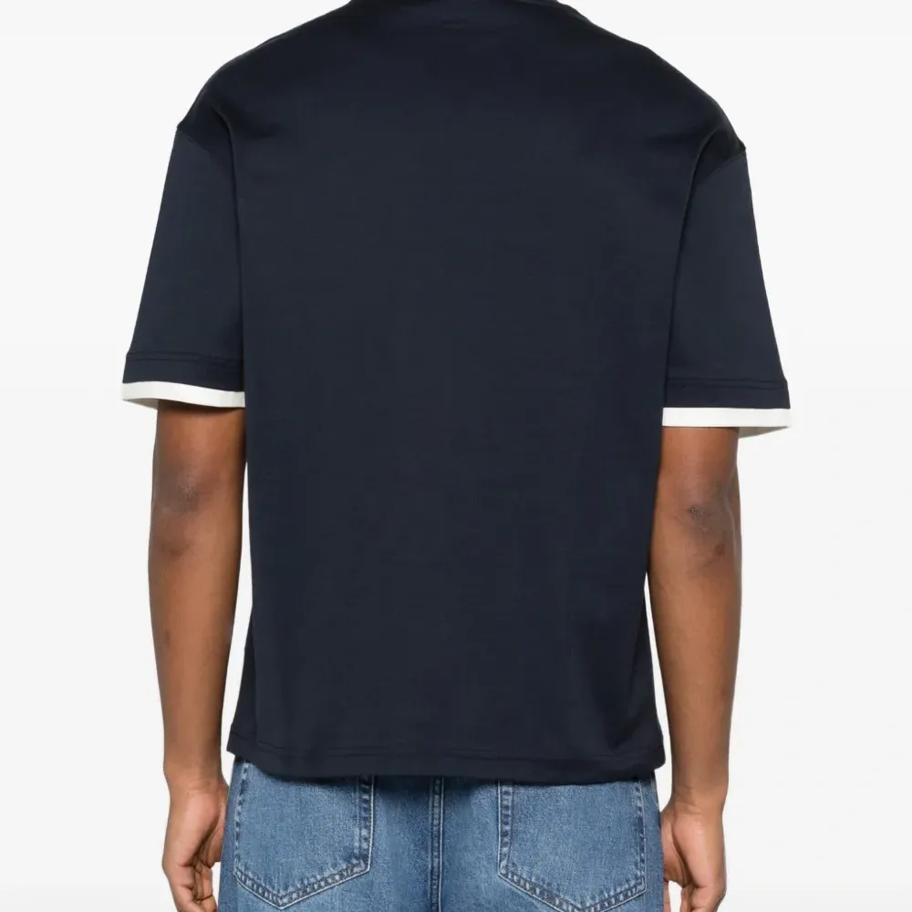 Футболка с контрастной отделкой