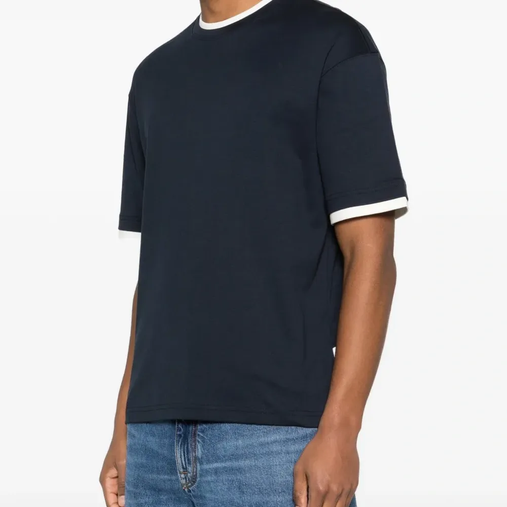 Футболка с контрастной отделкой