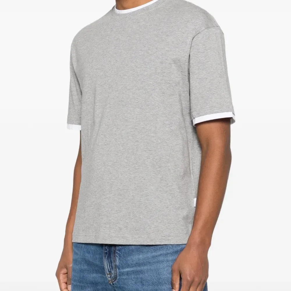 Футболка с контрастной отделкой