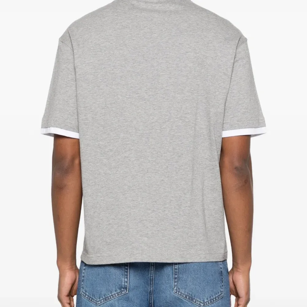 Футболка с контрастной отделкой