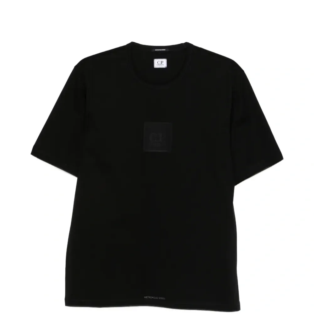 Футболка с нашивкой-логотипом