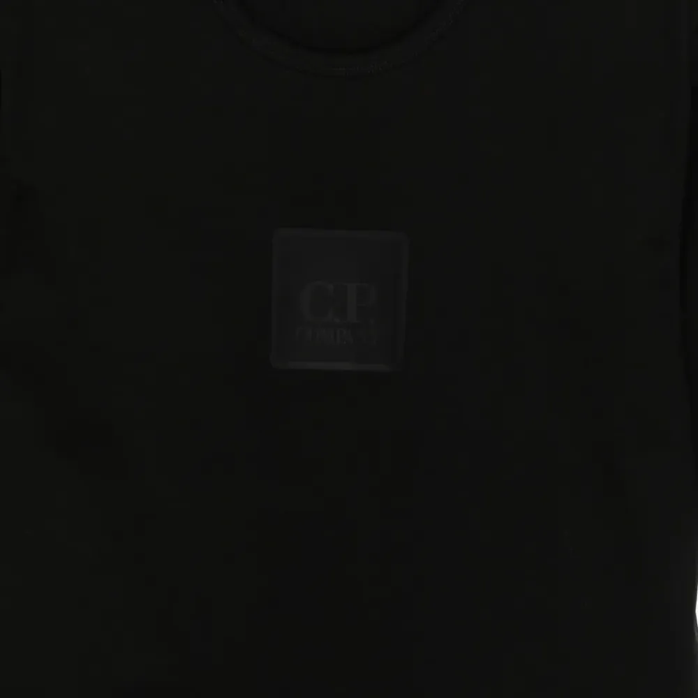 Футболка с нашивкой-логотипом