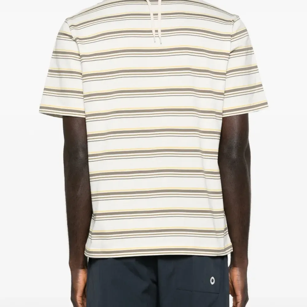 Футболка в полоску с шнуровкой