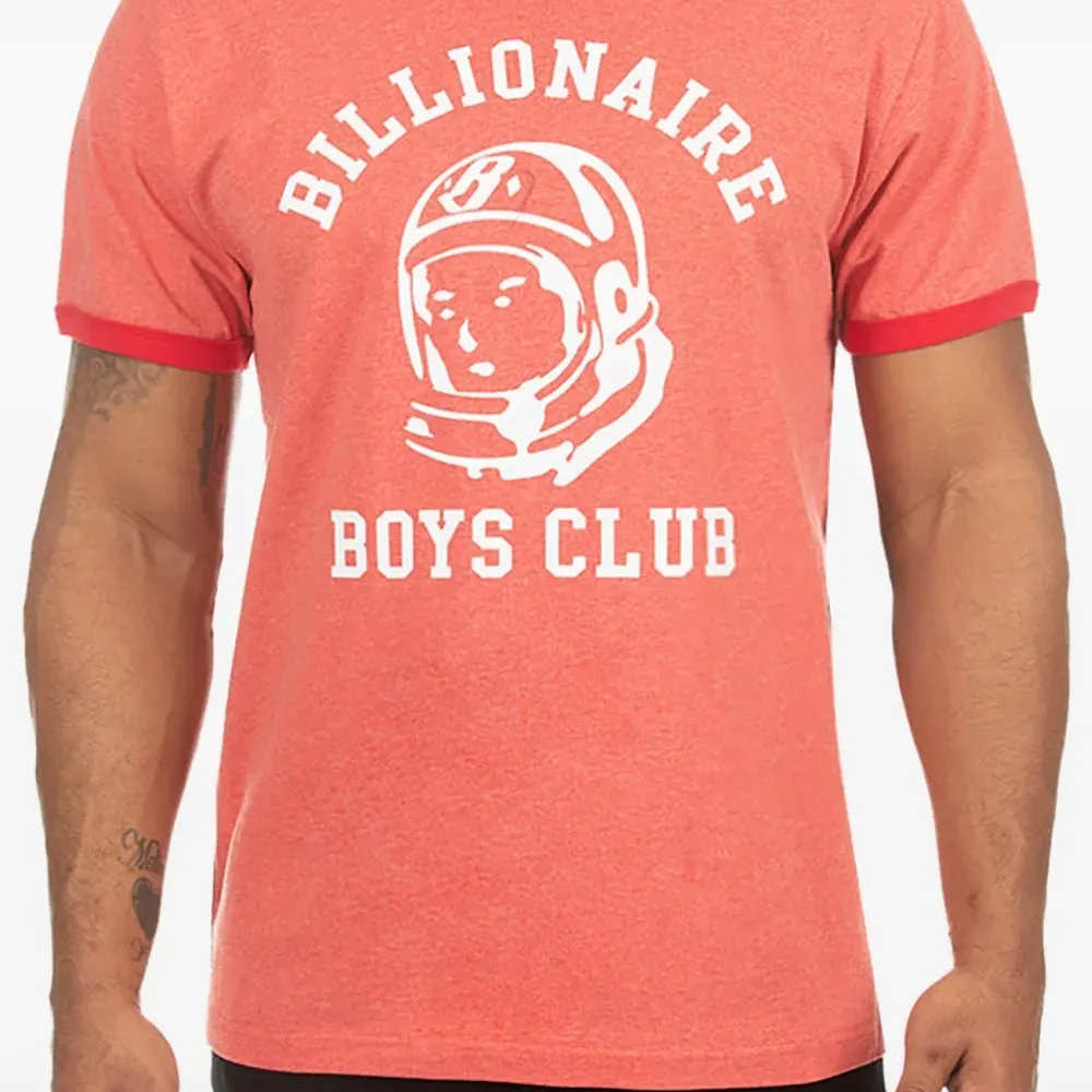 Футболка с изображением шлема и флокированием