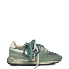 Кроссовки на шнуровке