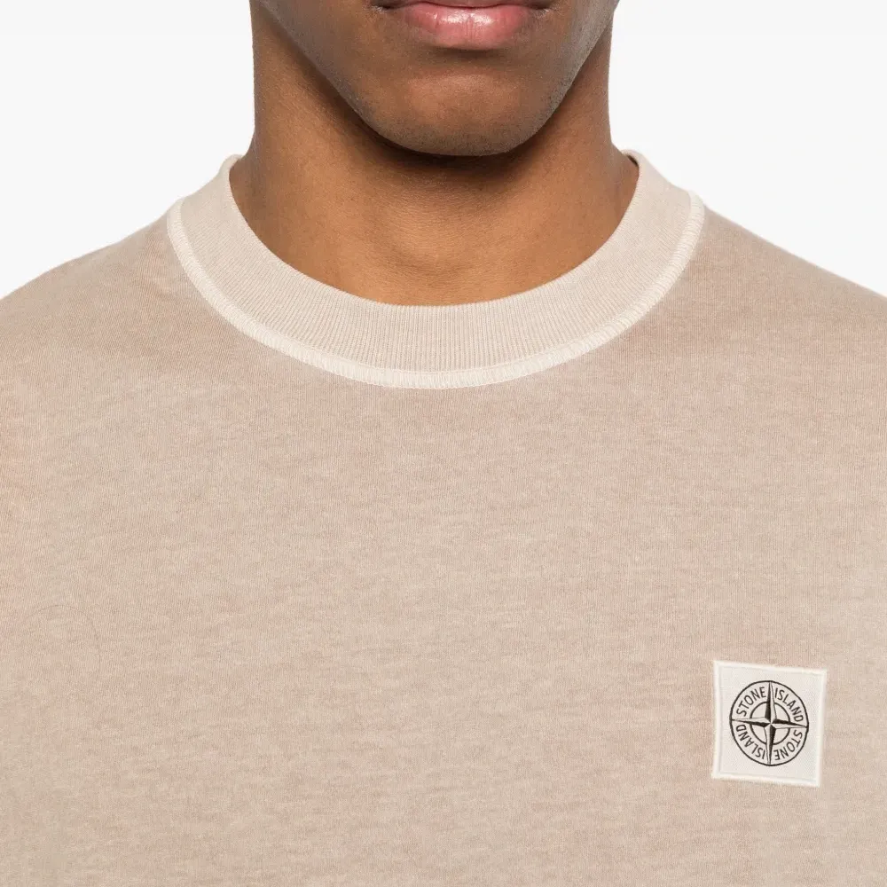 Футболка с нашивкой-логотипом