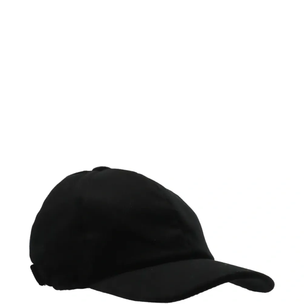 Бейсболка с металлической фурнитурой